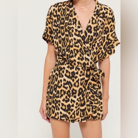 Urban Outfitters Pants - Urban Outfitters Zoe Leopard Animal Print Side Tie Wrap Romper Size Small